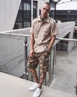 Urban legend reisitaskushortsit - Beige camo